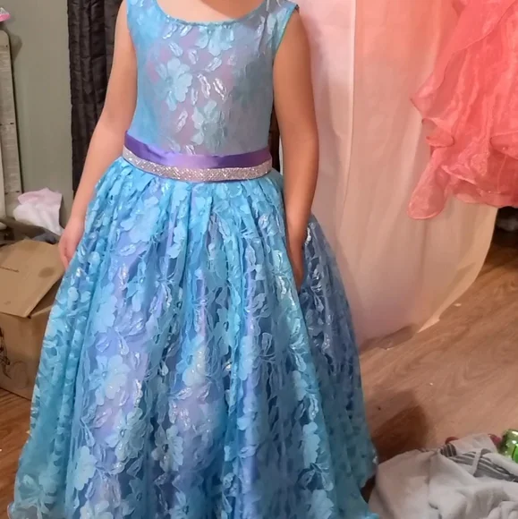 Pageant gown dress